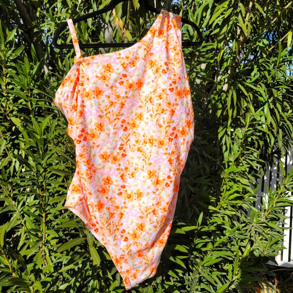 NWT TOP RATED PLUS SIZE KONA SOL ONE SHOULDER ONE PIECE SWIM BATHING SUIT 24W